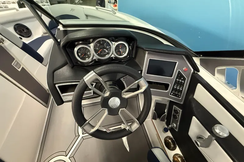 Slide: The Image of Mastercraft XT23 2021 - 16