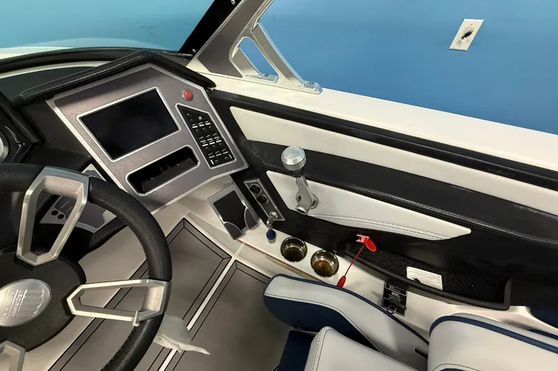 Slide: The Image of Mastercraft XT23 2021 - 18