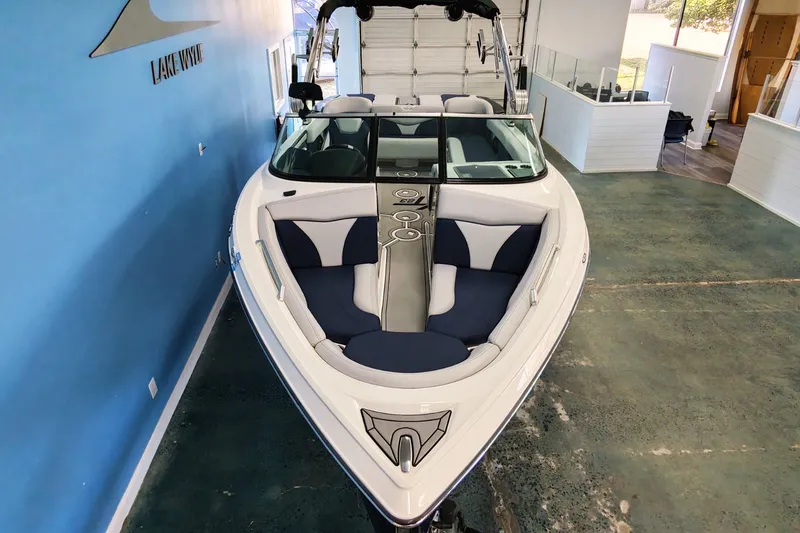 Slide: The Image of Mastercraft XT23 2021 - 2