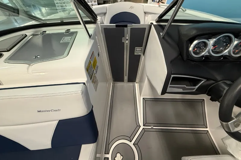 Slide: The Image of Mastercraft XT23 2021 - 24