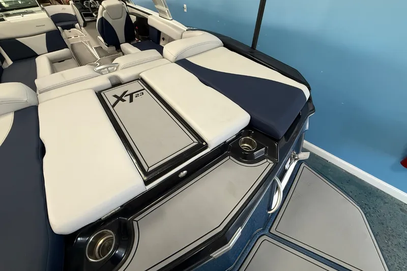 Slide: The Image of Mastercraft XT23 2021 - 8