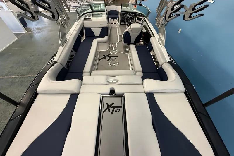 Slide: The Image of Mastercraft XT23 2021 - 9