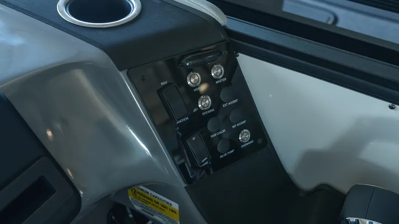 Slide: The Image of Harris Sunliner 230 2026 - 11