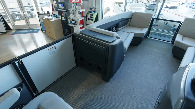 Slide: The Image of Harris Sunliner 230 2026 - 13