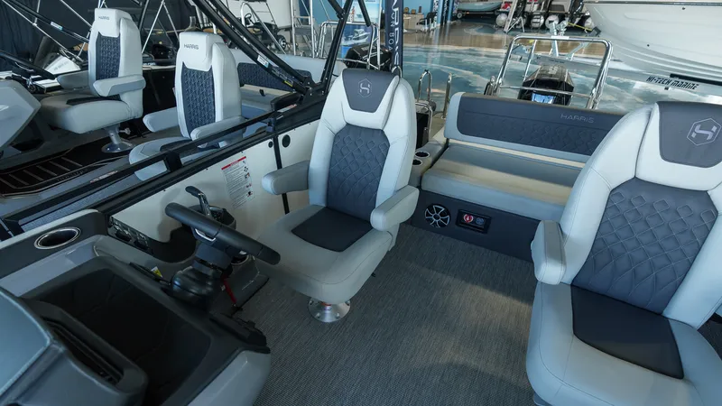 Slide: The Image of Harris Sunliner 230 2026 - 16