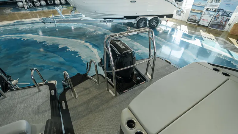 Slide: The Image of Harris Sunliner 230 2026 - 25