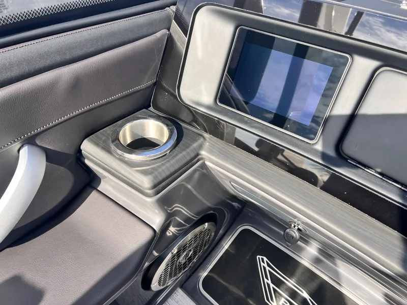 Slide: The Image of Bennington 27RXSB 2026 - 16