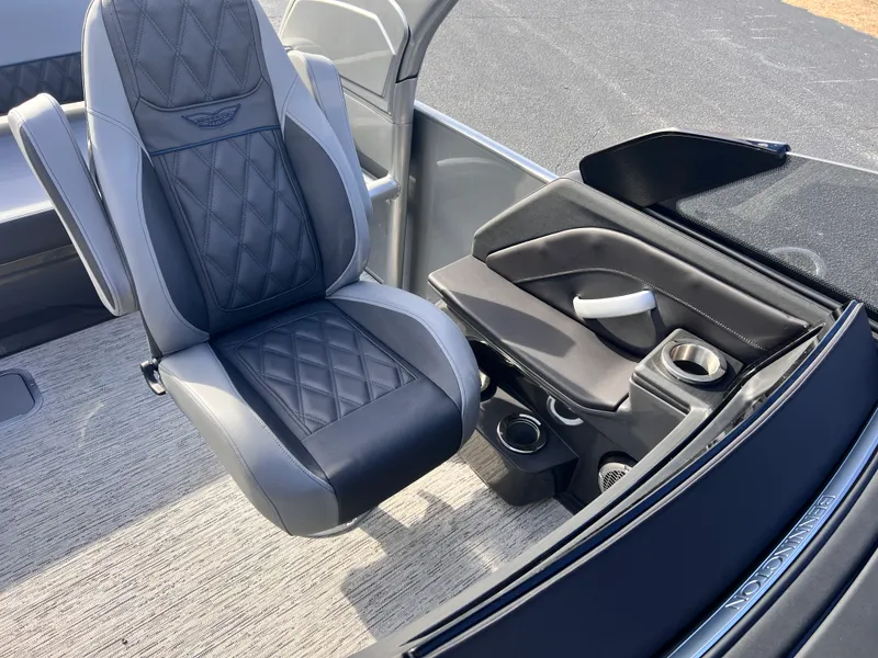 Slide: The Image of Bennington 27RXSB 2026 - 24