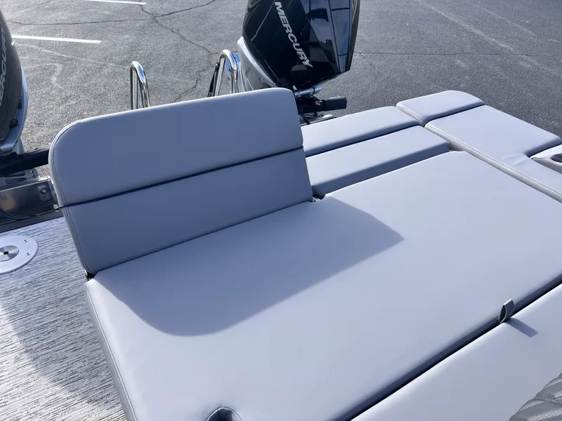 Slide: The Image of Bennington 27RXSB 2026 - 27