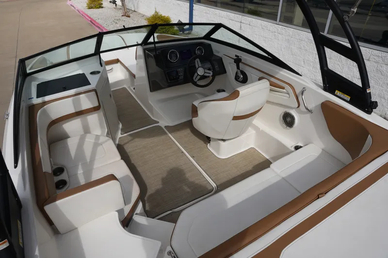 Slide: The Image of Sea Ray SPX 190 2018 - 10