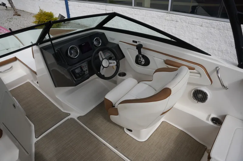 Slide: The Image of Sea Ray SPX 190 2018 - 14