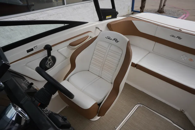 Slide: The Image of Sea Ray SPX 190 2018 - 15