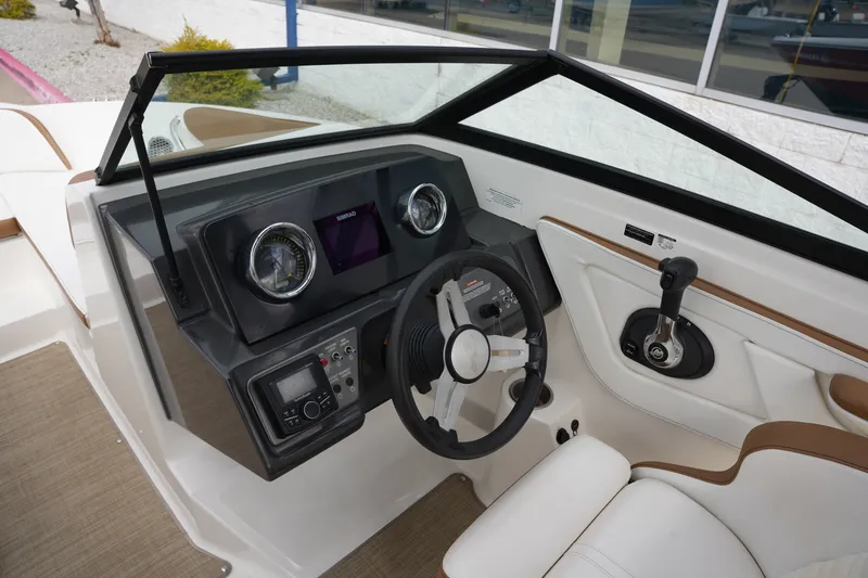 Slide: The Image of Sea Ray SPX 190 2018 - 16