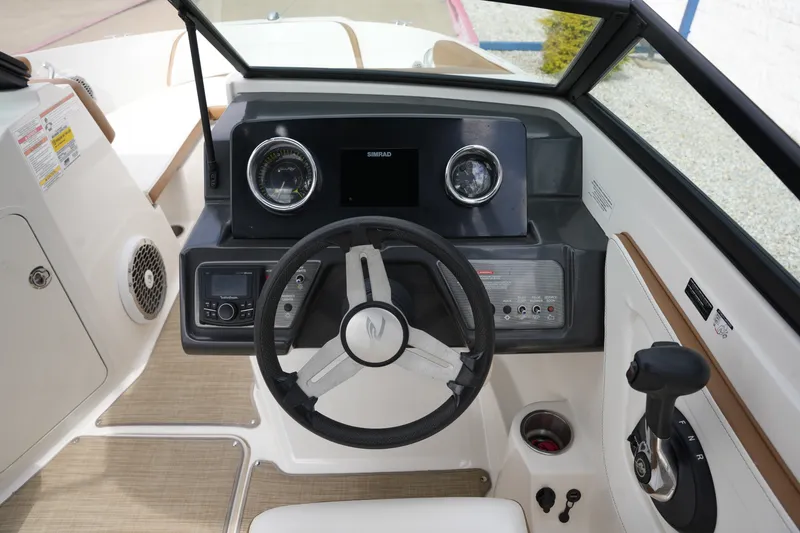 Slide: The Image of Sea Ray SPX 190 2018 - 17