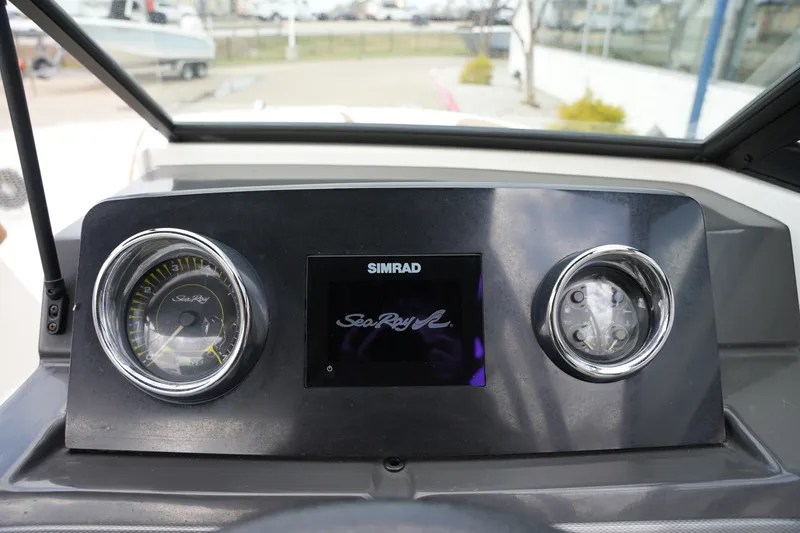 Slide: The Image of Sea Ray SPX 190 2018 - 18