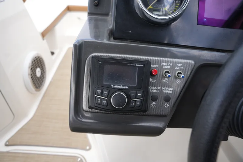 Slide: The Image of Sea Ray SPX 190 2018 - 21