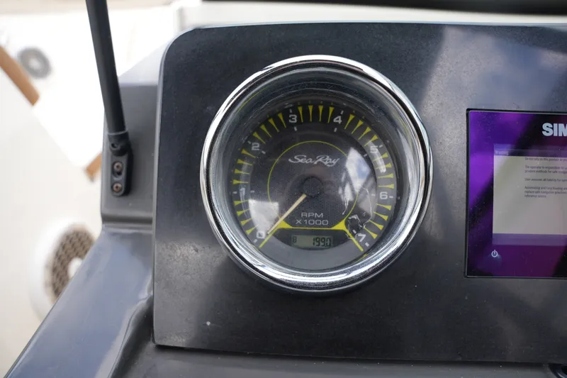 Slide: The Image of Sea Ray SPX 190 2018 - 22