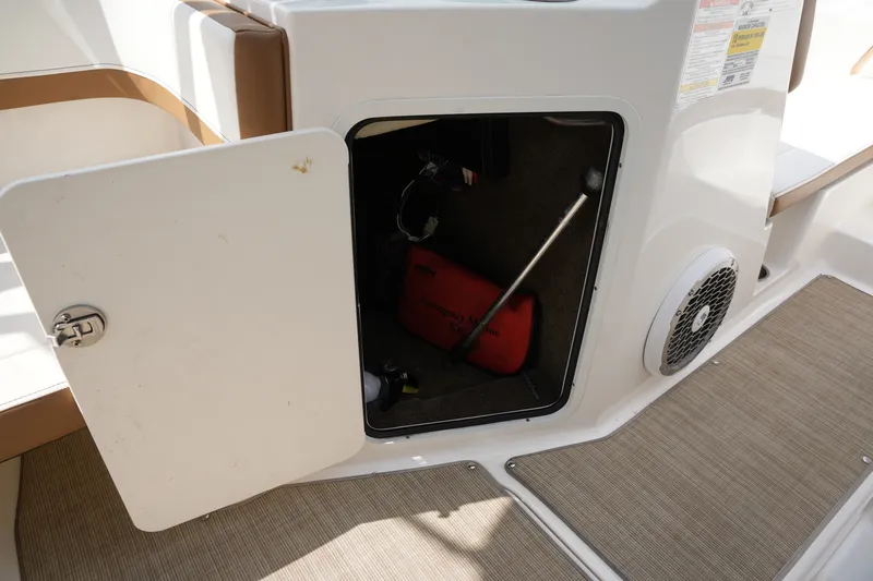 Slide: The Image of Sea Ray SPX 190 2018 - 25