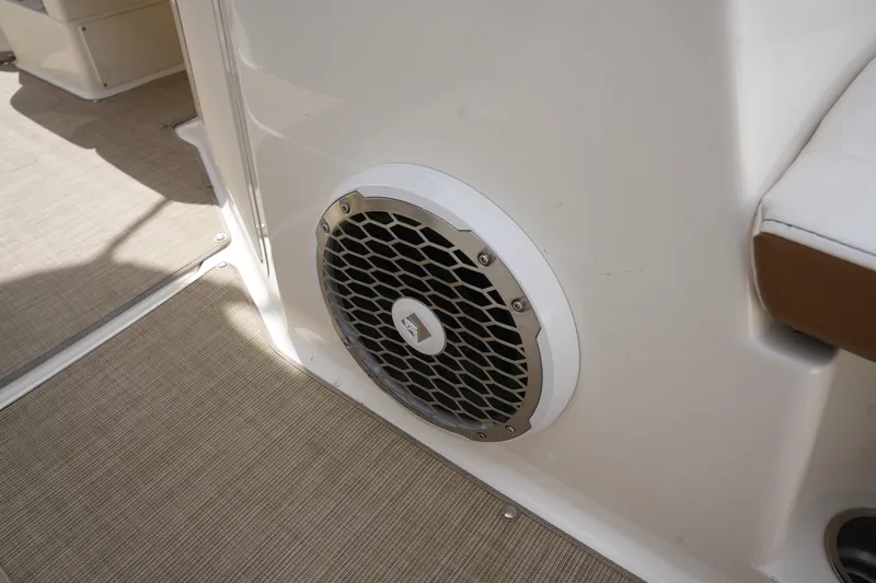 Slide: The Image of Sea Ray SPX 190 2018 - 32