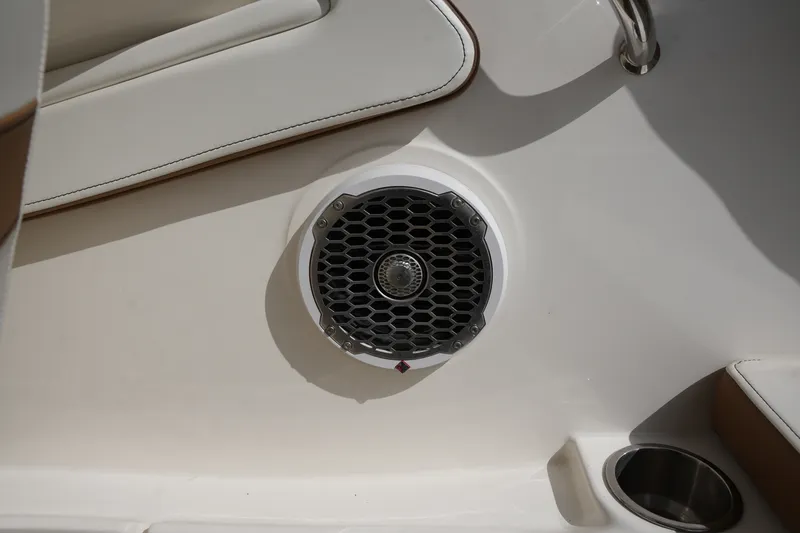 Slide: The Image of Sea Ray SPX 190 2018 - 33