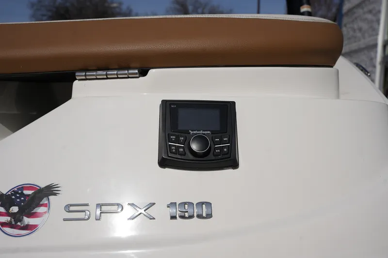 Slide: The Image of Sea Ray SPX 190 2018 - 5