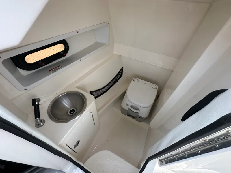 Slide: The Image of Sea Ray 270 SDX OUTBOARD 2015 - 24