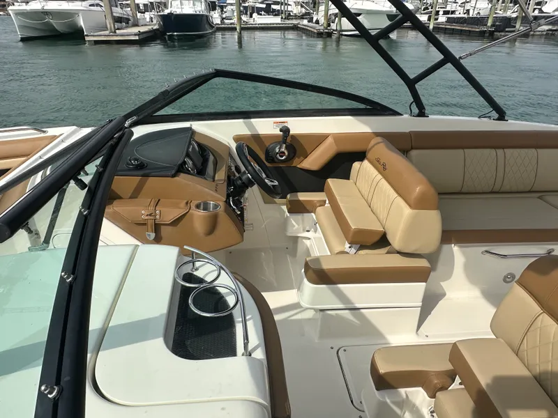 Slide: The Image of Sea Ray 270 SDX OUTBOARD 2015 - 7