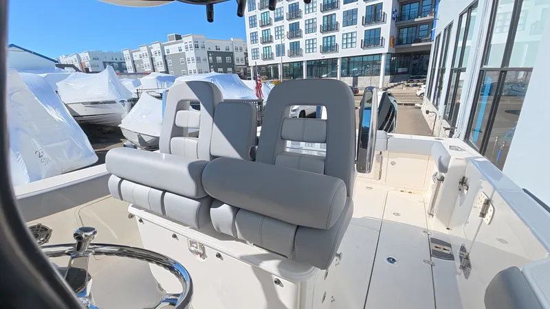 Slide: The Image of Boston Whaler 330 Outrage 2026 - 23