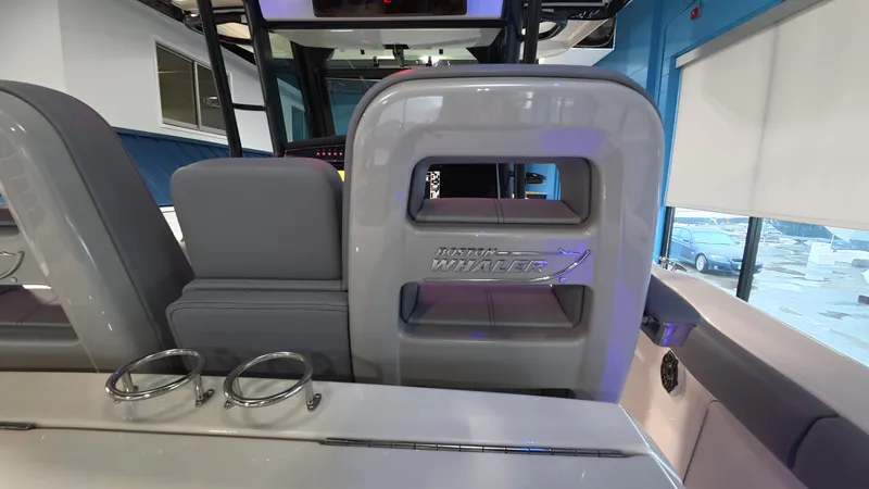 Slide: The Image of Boston Whaler 330 Outrage 2026 - 24