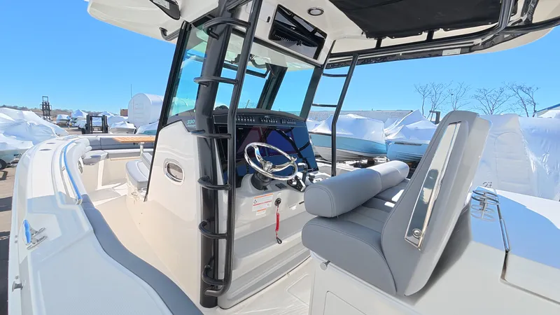 Slide: The Image of Boston Whaler 330 Outrage 2026 - 25