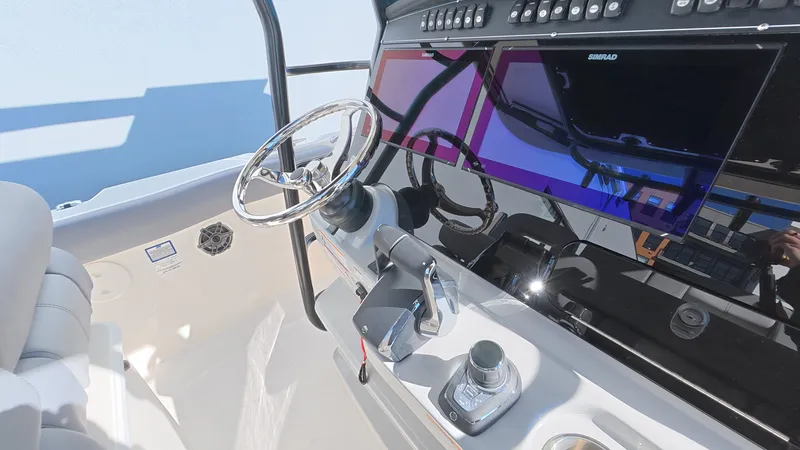 Slide: The Image of Boston Whaler 330 Outrage 2026 - 27
