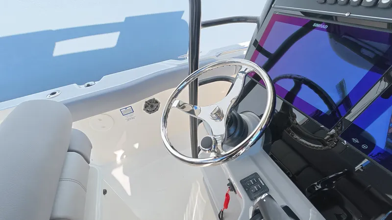 Slide: The Image of Boston Whaler 330 Outrage 2026 - 28