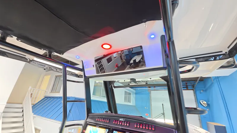 Slide: The Image of Boston Whaler 330 Outrage 2026 - 30