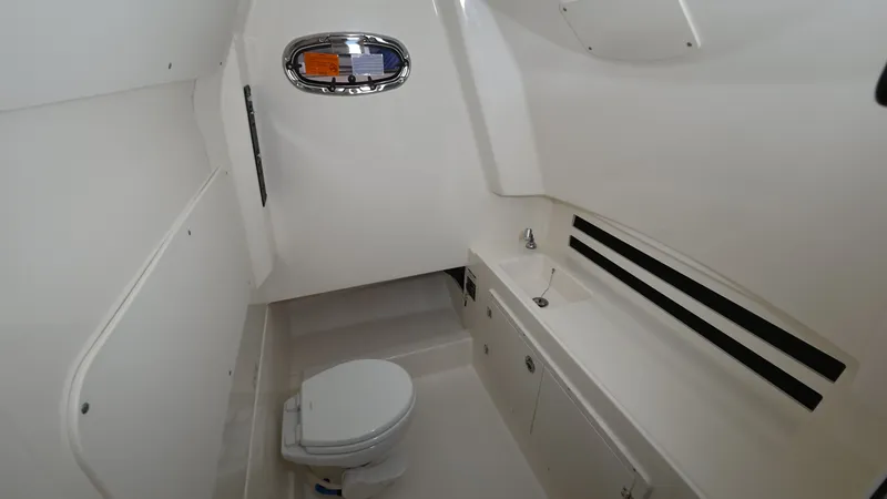 Slide: The Image of Boston Whaler 330 Outrage 2026 - 32