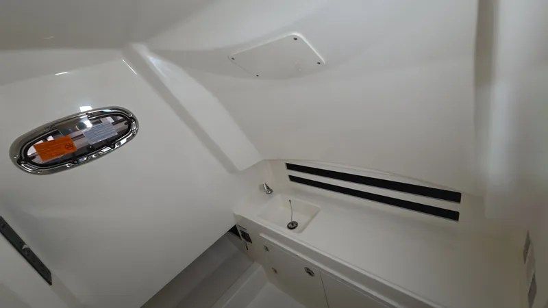 Slide: The Image of Boston Whaler 330 Outrage 2026 - 33