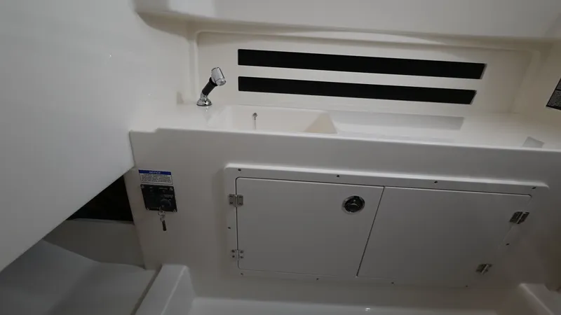 Slide: The Image of Boston Whaler 330 Outrage 2026 - 35