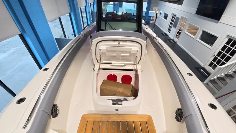 Slide: The Image of Boston Whaler 330 Outrage 2026 - 41