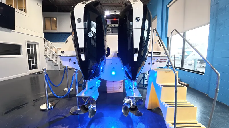 Slide: The Image of Boston Whaler 330 Outrage 2026 - 48