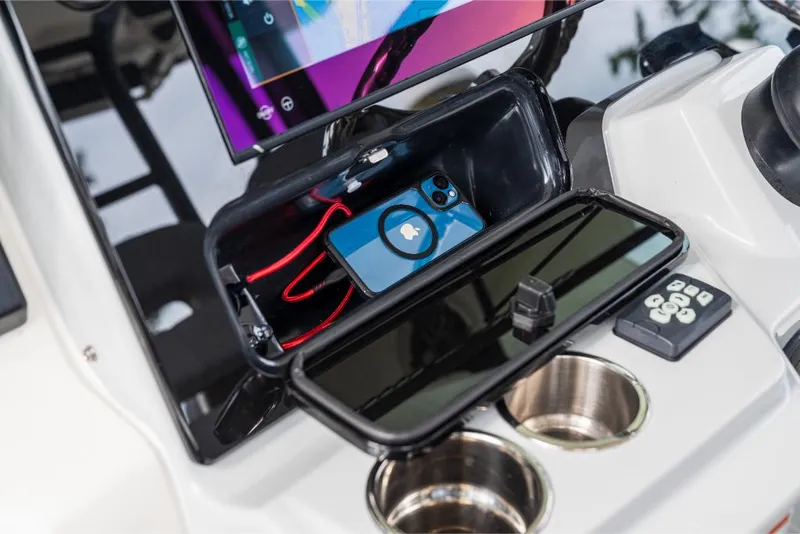 Slide: The Image of Boston Whaler 360 Outrage 2026 - 113