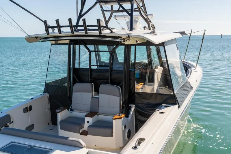 Slide: The Image of Boston Whaler 360 Outrage 2026 - 157