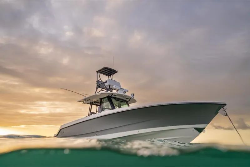 Slide: The Image of Boston Whaler 360 Outrage 2026 - 179
