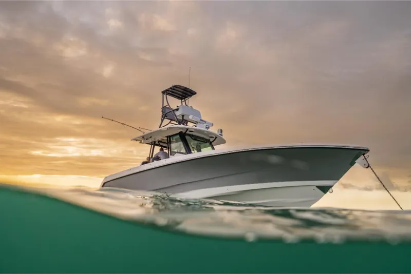 Slide: The Image of Boston Whaler 360 Outrage 2026 - 180