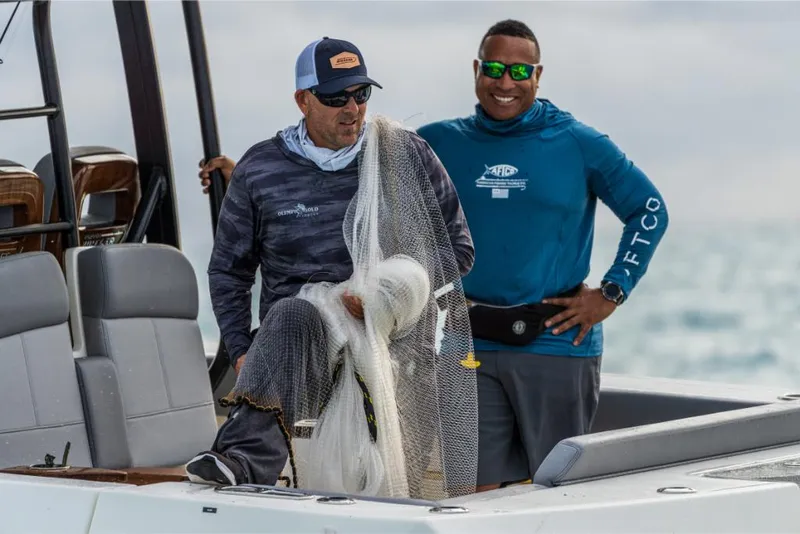 Slide: The Image of Boston Whaler 360 Outrage 2026 - 190