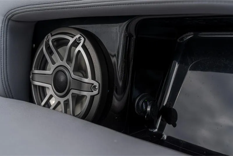 Slide: The Image of Boston Whaler 360 Outrage 2026 - 32