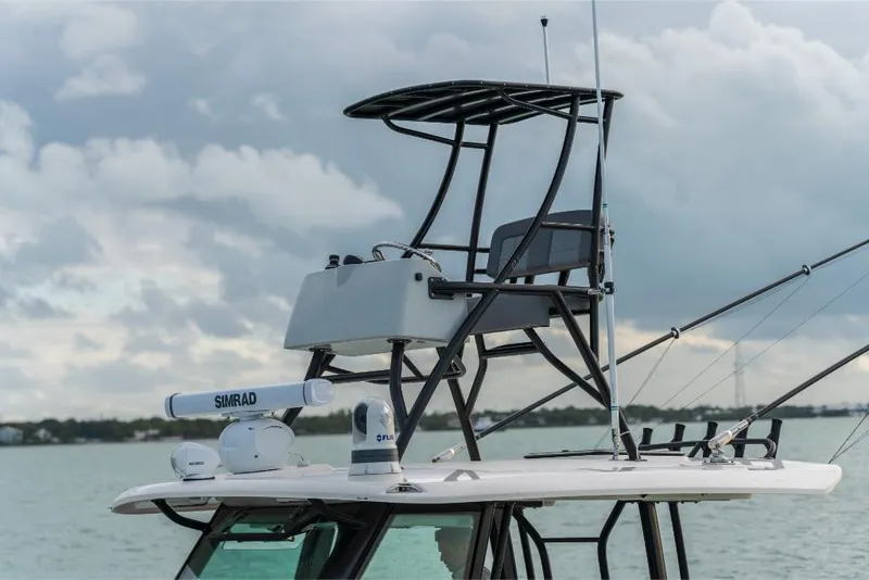 Slide: The Image of Boston Whaler 360 Outrage 2026 - 35