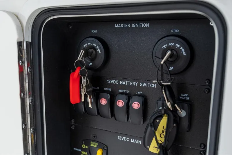 Slide: The Image of Boston Whaler 360 Outrage 2026 - 82