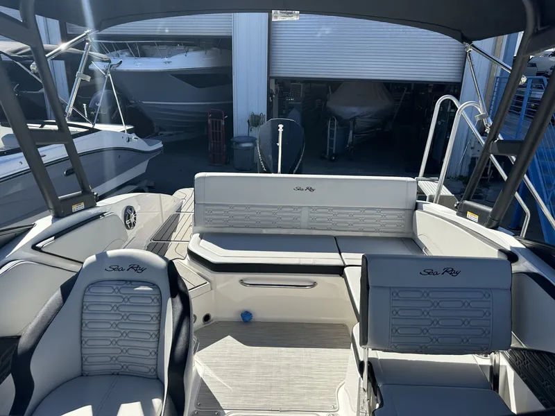 Slide: The Image of Sea Ray 210 SPX Outboard 2024 - 12