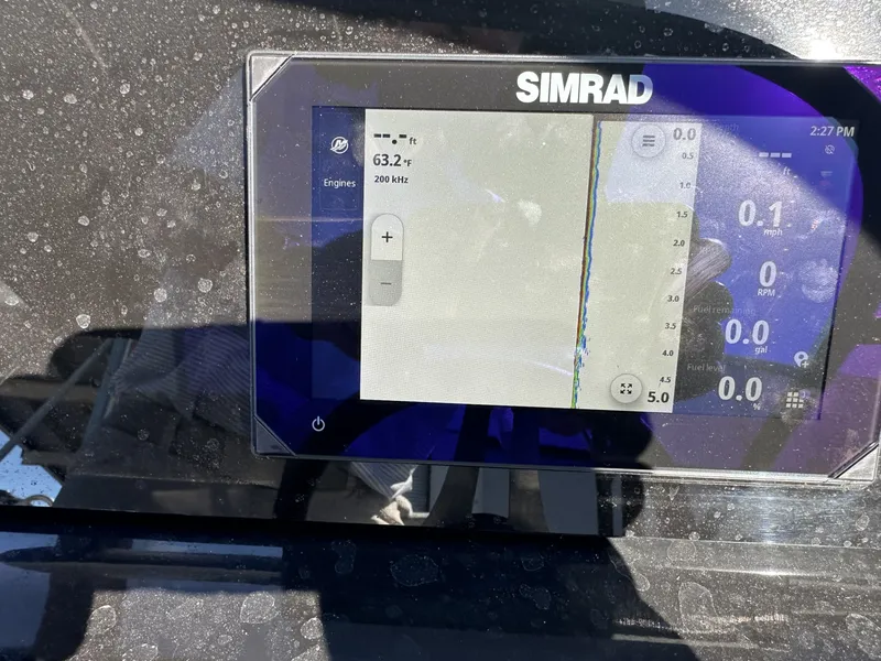 Slide: The Image of Sea Ray 210 SPX Outboard 2024 - 3