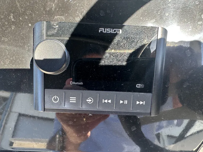 Slide: The Image of Sea Ray 210 SPX Outboard 2024 - 4