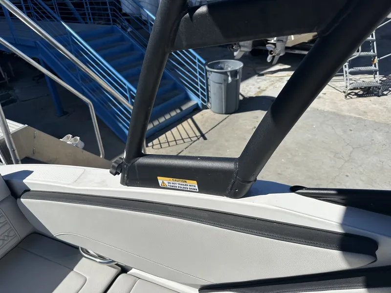 Slide: The Image of Sea Ray 210 SPX Outboard 2024 - 8